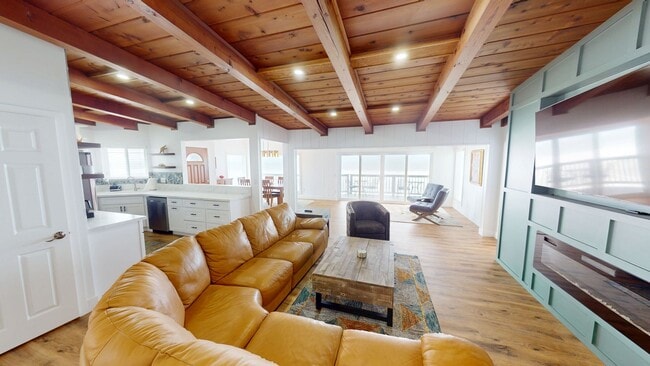 Building Photo - 1480 Seacoast Dr Unit A