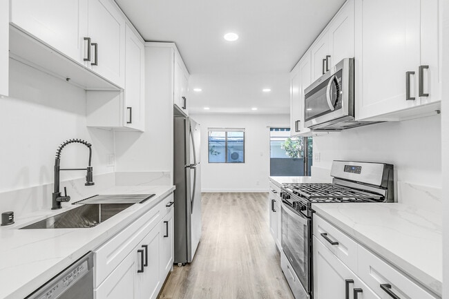 Building Photo - 4544 Colbath Ave Rental