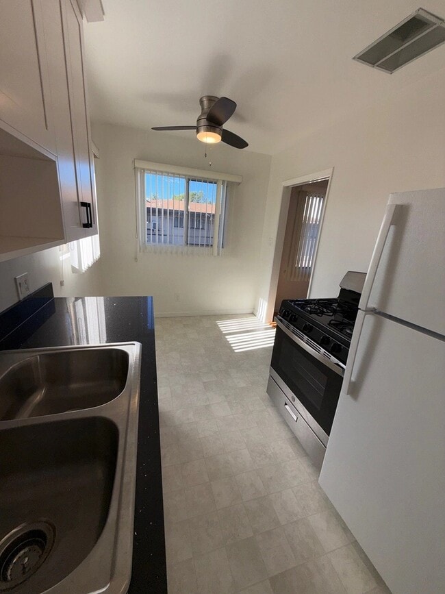 Photo - 1263 Hayworth Ave Unit 15