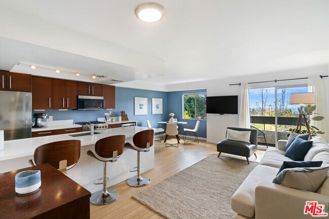 Building Photo - 2700 Cahuenga Blvd Unit 3204 Rental