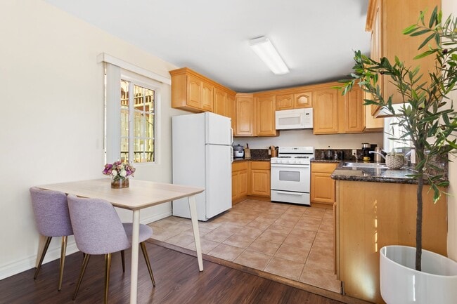 Photo - 1102 W 29th St Unit 8