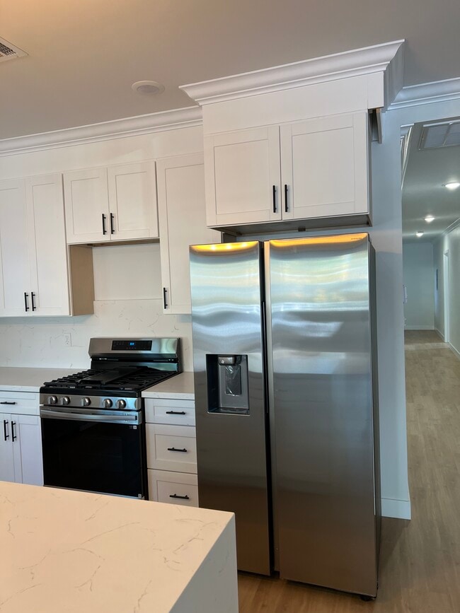 Photo - 951 N Oxford Ave Unit 0