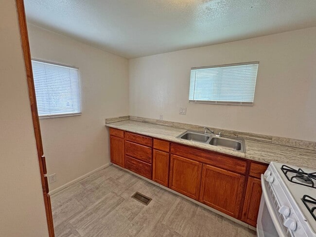 Photo - 70210 CA-111