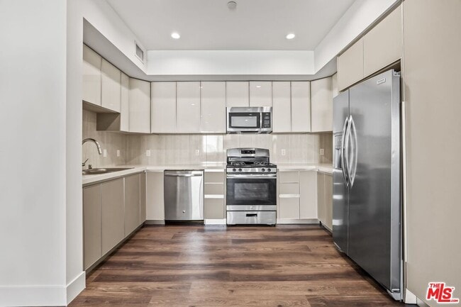 Photo - 850 Wilcox Ave Unit 106