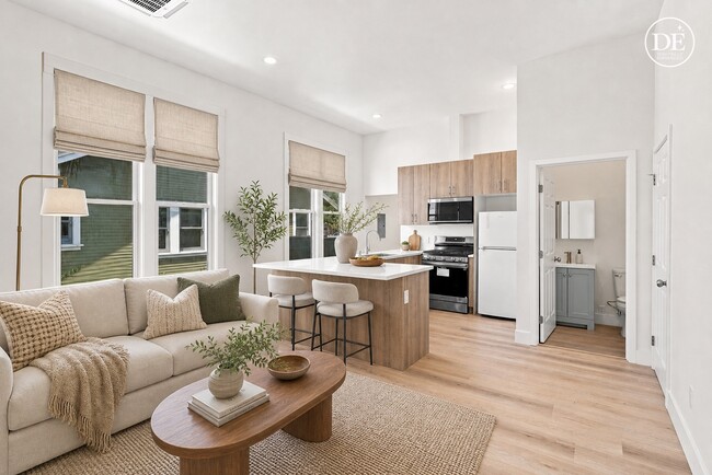Building Photo - 3412 W 27th St Unit 3412