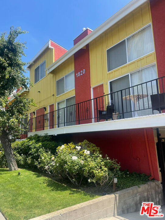 Building Photo - 1820 S Bentley Ave Unit 103 Rental