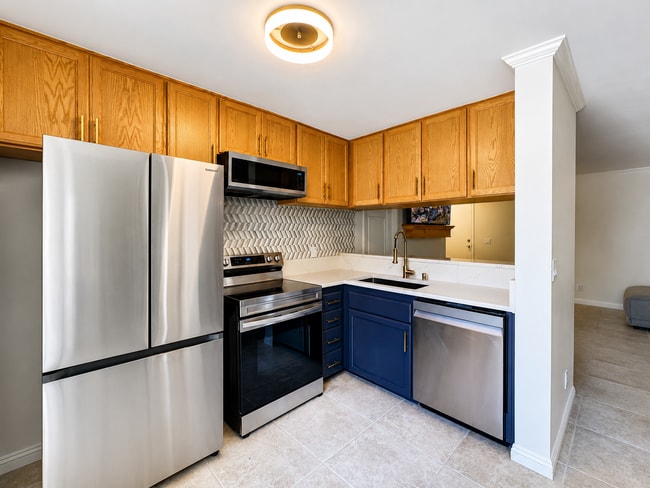 Photo - 6930 Hyde Park Dr Unit 108
