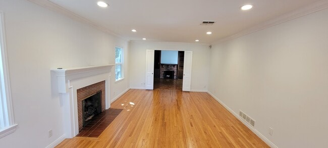 Photo - 661 Warner Ave