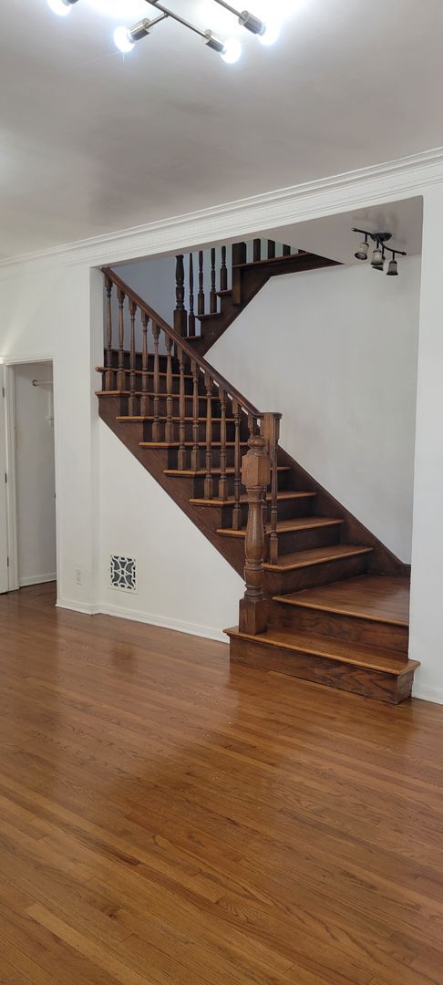 Building Photo - 624 Unit 624