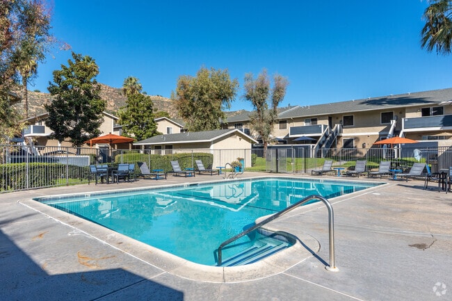 Building Photo - Pine Village