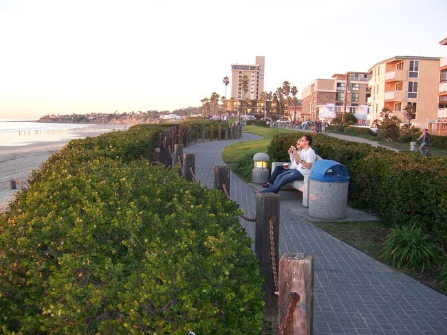 Building Photo - 830 Felspar St Unit 830 Felspar Street