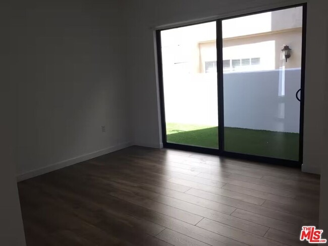 Photo - 11478 Moorpark St Unit 102