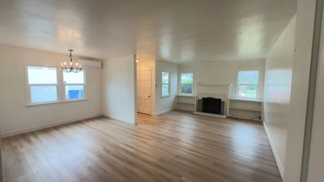 Photo - Charming Home in the well-established Riverside neighborhood!
