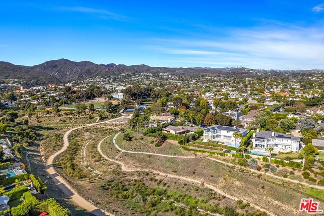 Photo - 623 Alma Real Dr