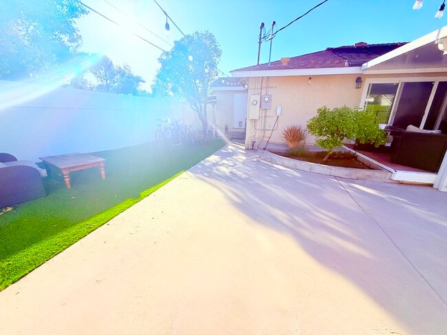 Photo - 6424 Penfield Ave