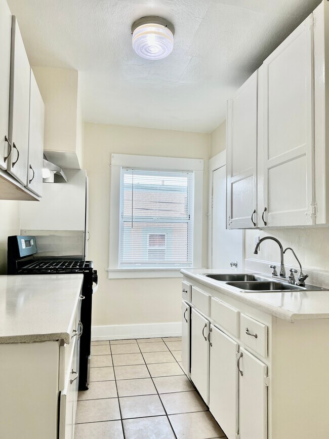 Photo - 220 E 20th St