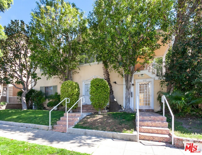 Building Photo - 212 S Lasky Dr Unit 8 Rental