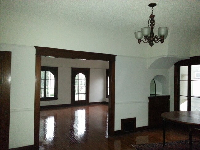 Dining rm to living rm - 218 1/2 N Kenmore Ave Unit 218.5