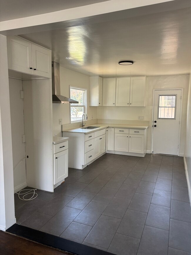 Building Photo - 1303 Amalia Ave Unit 1303 Rental
