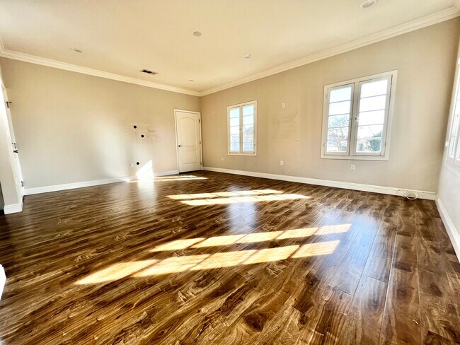 Photo - 6261 W Olympic