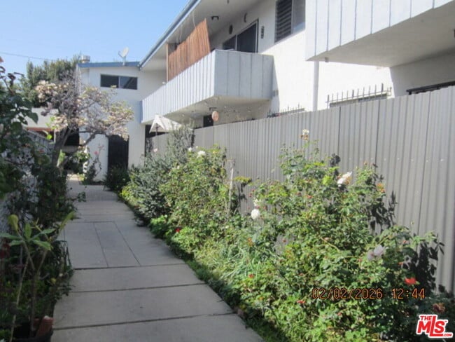 Photo - 811 S Wilton Pl