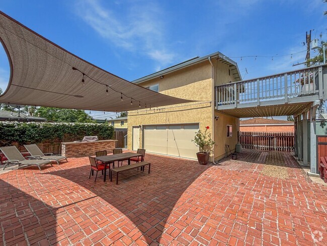 Building Photo - 33rd (3644-46) Unit 3646 33rd St Rental