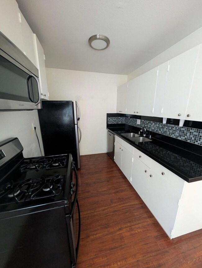 Photo - 1034 N Martel Ave Unit 1