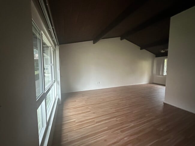 Photo - 10863-10881 Whipple St