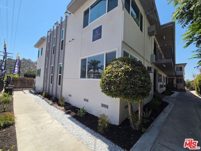 Building Photo - 9949 Pinewood Ave Unit 1