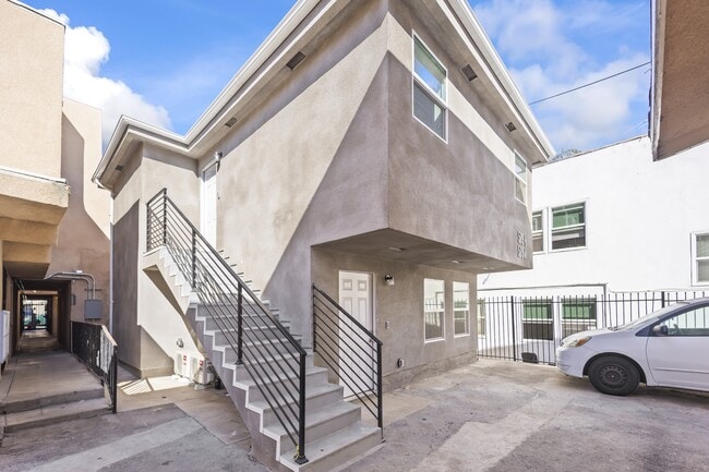 Photo - 923 1/2 N Avenue 50 Townhome