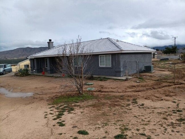 Building Photo - Charming 3 Bed, 2 Bath Home in Hesperia - Perfect for Your Family!