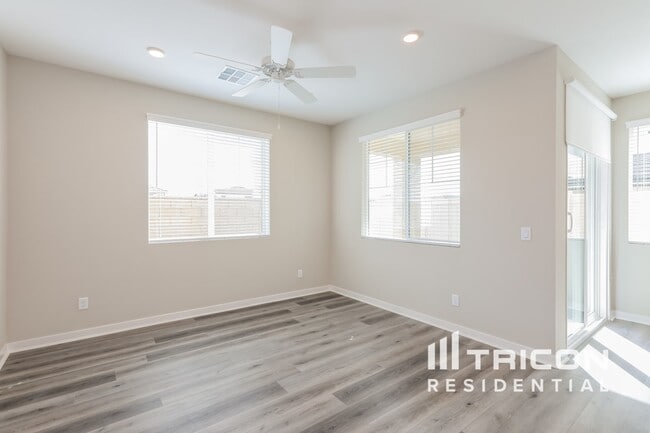 Photo - 31673 Rosetta St