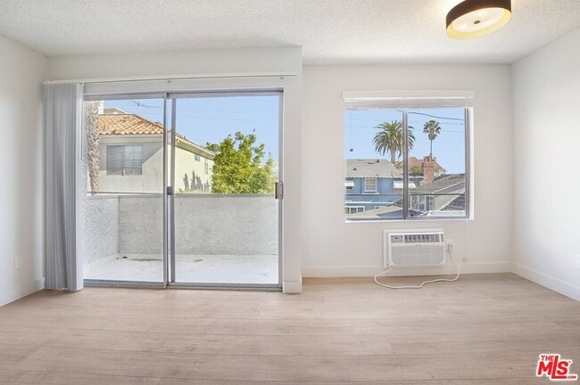 Photo - 1352 S Carmelina Ave Unit 206