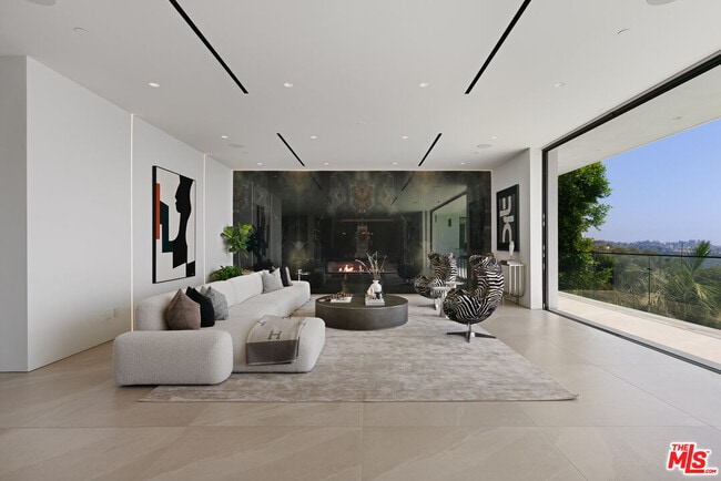 Photo - 2180 Stradella Rd