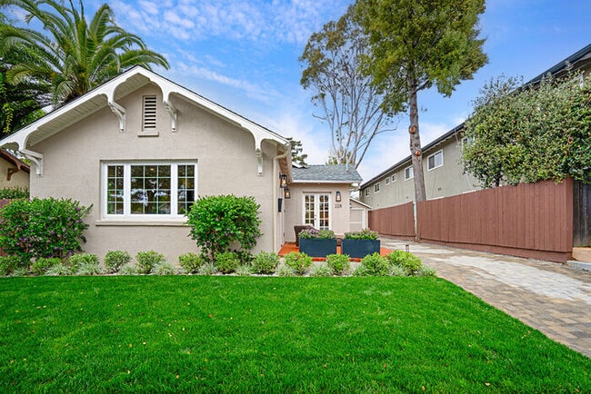 Building Photo - 228 W Mission St