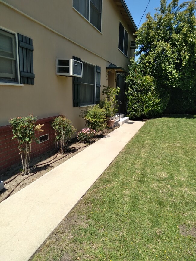 Photo - 5005 Whitsett Ave