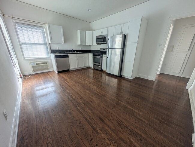 Building Photo - 626 Cochran Ave