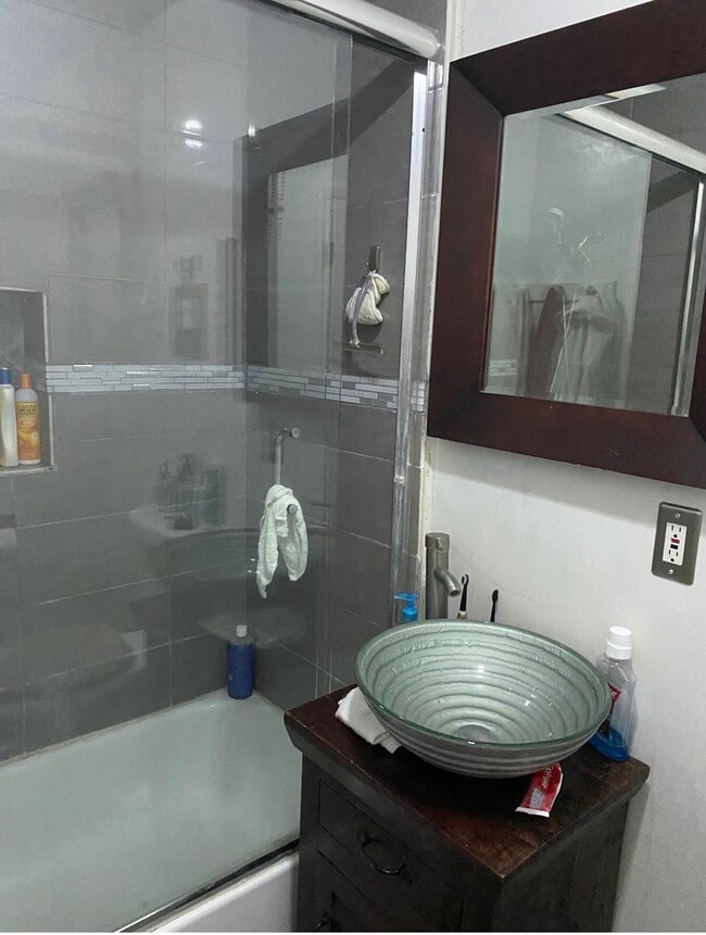 Photo - 5051 Woodman Ave Unit 7 Upstairs