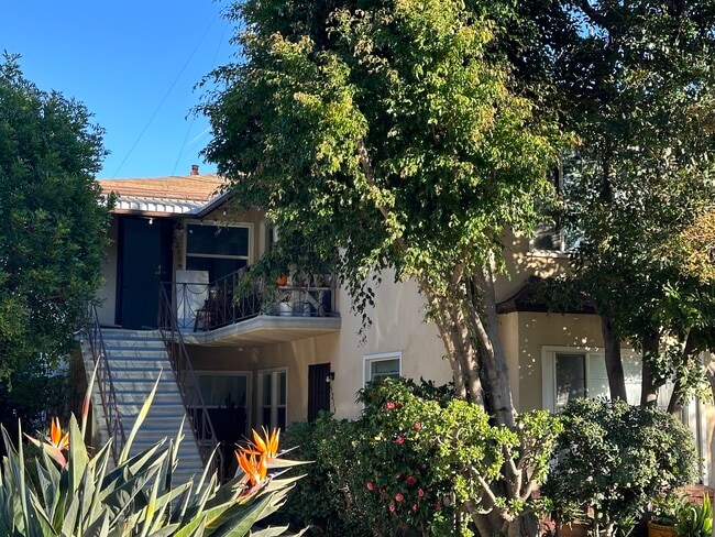 Building Photo - 5216 1/2 Agnes Ave Unit 5216.5