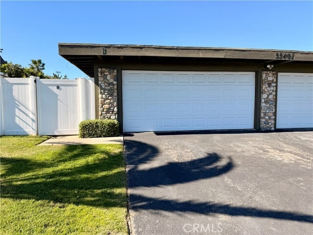 Photo - 33401 Nottingham Way