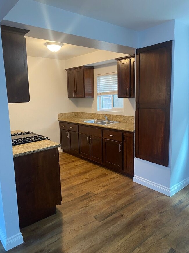 Building Photo - 6045 Cherry Ave Unit #1