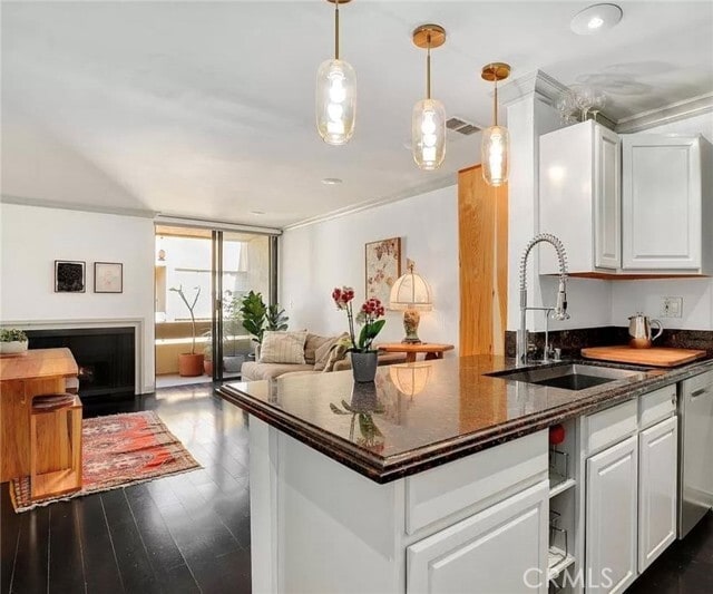 Building Photo - 750 Kings Rd Unit 325