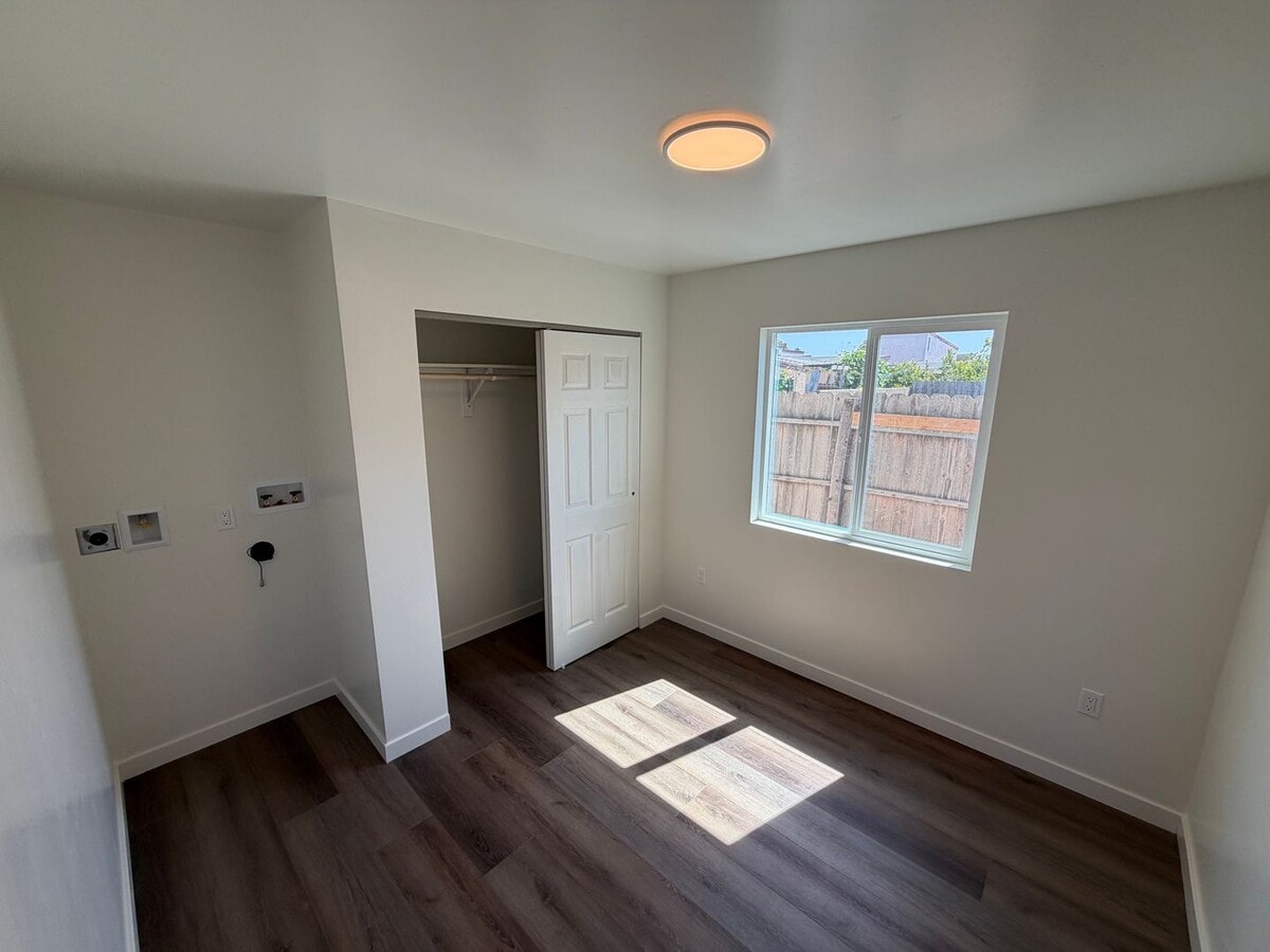 Photo - 4813 Almaguer Ave