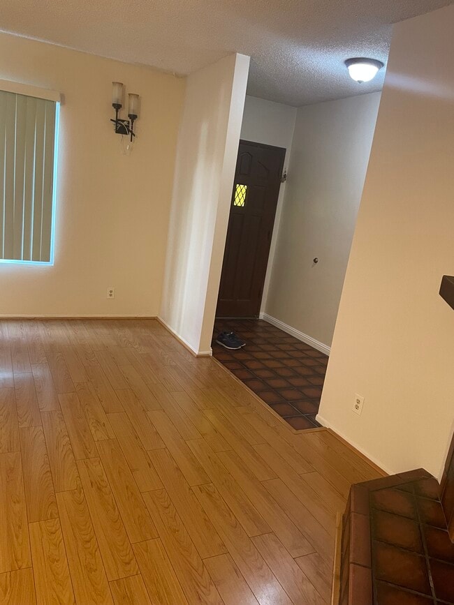 Building Photo - 524 N Maryland Ave Unit 2