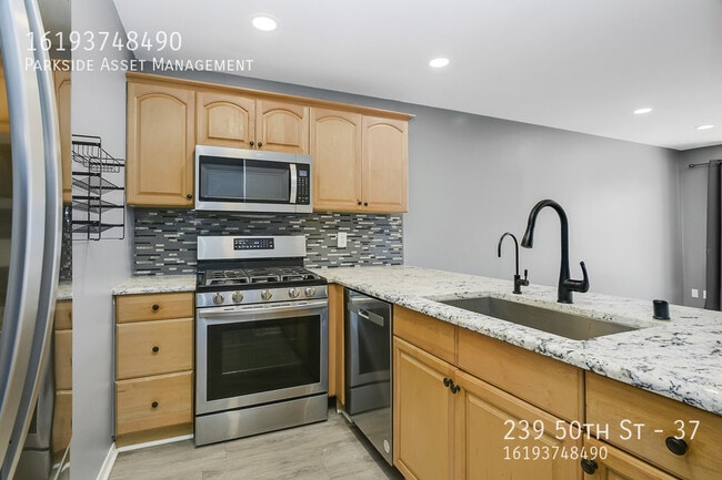 Photo - 239 50th St