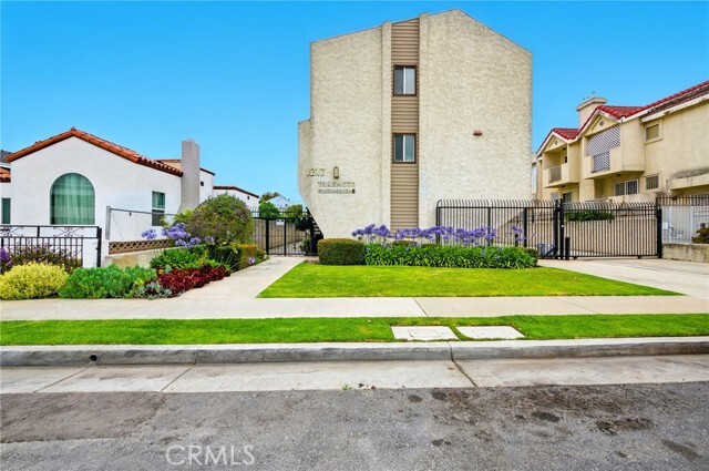 Photo - 1217 W 168th St Townhome