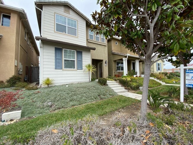 Building Photo - Beautiful 5 Bedroom/3 Bath Oceanside Home in Dixie Village