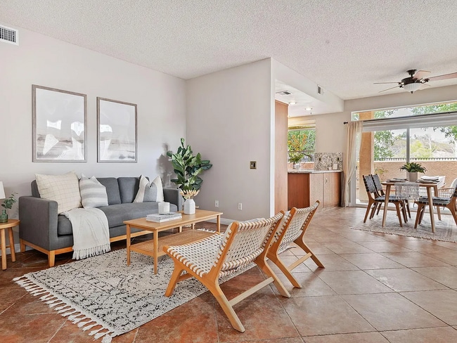 Building Photo - Unit 44 Unit 44