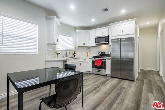 Photo - 1475 W 22nd St