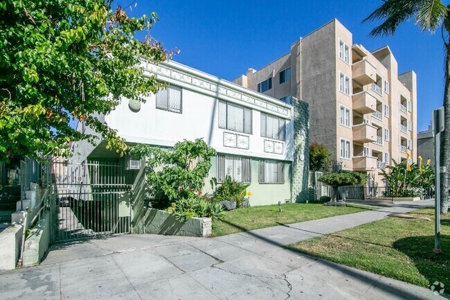 Building Photo - 446 S St Andrews Pl Rental